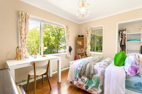 Photo of property in 48 Hilling Street, Titirangi, Auckland, 0604