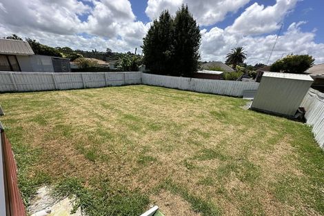 Photo of property in 2/8 Valdale Road, Henderson, Auckland, 0610