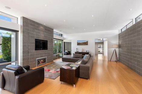 Photo of property in 25 Garreg Road, Fendalton, Christchurch, 8052