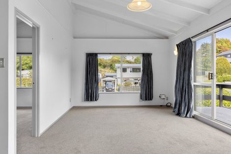 Photo of property in 32 Tremaine Avenue, Two Mile Bay, Taupo, 3330