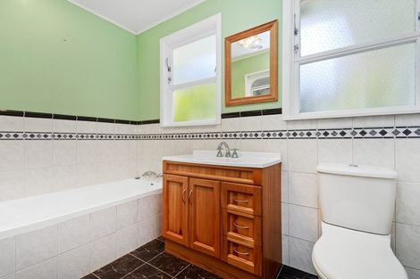 Photo of property in 7 Christopher Way, Paparangi, Wellington, 6037