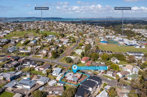 Photo of property in 41 Fitzherbert Avenue, West Harbour, Auckland, 0618