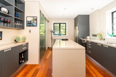 Photo of property in Broadwater Apartments, 214 Oriental Parade, Oriental Bay, Wellington, 6011