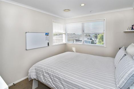 Photo of property in 2 Cheam Place, Pakuranga Heights, Auckland, 2010