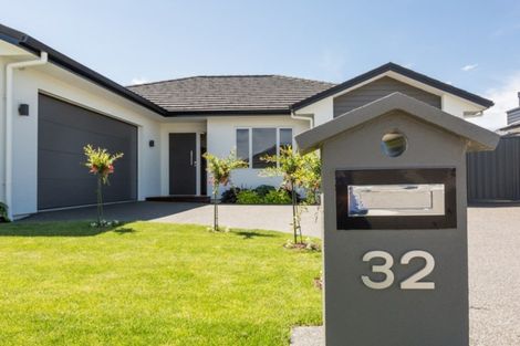 Photo of property in 32 Pelorus Avenue, Poraiti, Napier, 4112