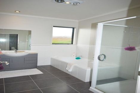 Photo of property in 22 Greenbough Lane, Greenhithe, Auckland, 0632