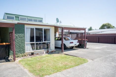 Photo of property in 2-4 Westmere Place, Takaro, Palmerston North, 4412
