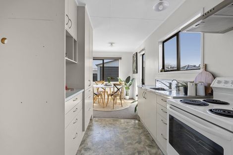 Photo of property in 118 Riversdale Drive, Merrilands, New Plymouth, 4312