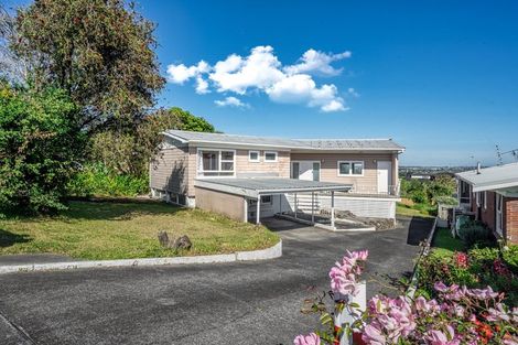 Photo of property in 105 Bradbury Road, Botany Downs, Auckland, 2010