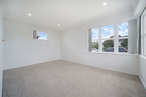 Photo of property in 16 Sylvan Crescent, Te Atatu South, Auckland, 0610
