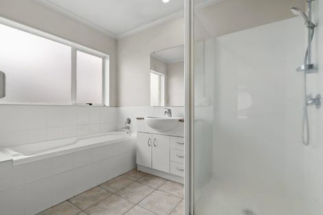 Photo of property in 327 Chapel Road, Flat Bush, Auckland, 2016