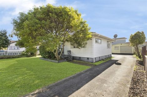 Photo of property in 25 Glennandrew Drive, Half Moon Bay, Auckland, 2012