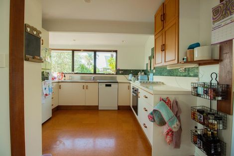 Photo of property in 18 Margaret Drive, Omokoroa, 3114