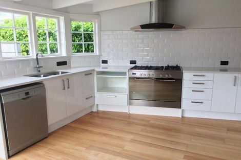 Photo of property in 465 East Coast Road, Murrays Bay, Auckland, 0630