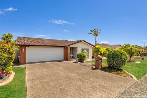 Photo of property in 21 Saltwood Street, Red Beach, 0932