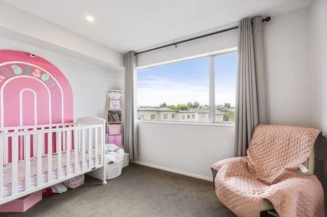 Photo of property in 5/11 Ray Small Drive, Papakura, 2110