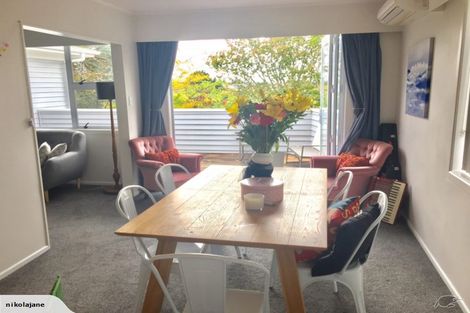 Photo of property in 8 May Avenue, Te Atatu South, Auckland, 0610