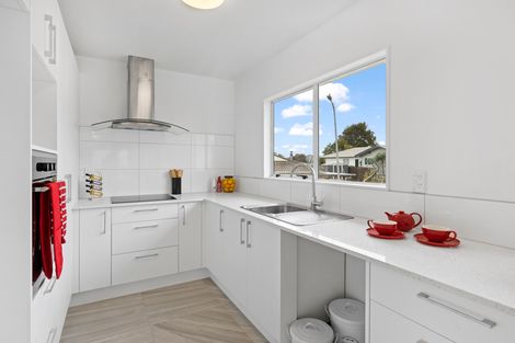 Photo of property in 1/53 Sungrove Rise, Sunnyvale, Auckland, 0612