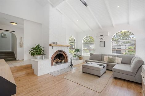 Photo of property in 11 William Hadlow Place, Hatfields Beach, Orewa, 0931