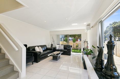 Photo of property in 44 Akaroa Drive, Maupuia, Wellington, 6022