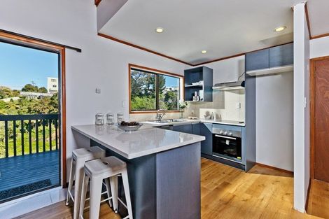 Photo of property in 6 Deverell Place, Northcross, Auckland, 0632