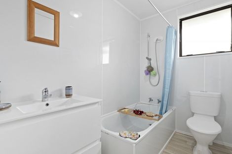 Photo of property in 95b Oakfield Crescent, Pukete, Hamilton, 3200