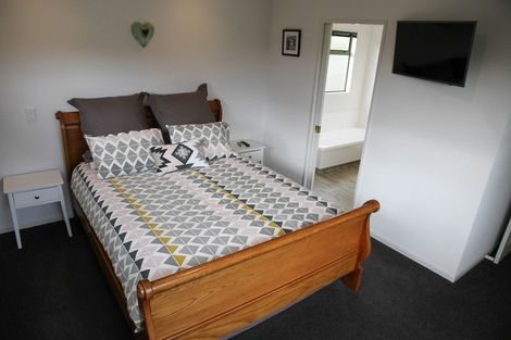 Photo of property in 16 Claridge Place, Taradale, Napier, 4112