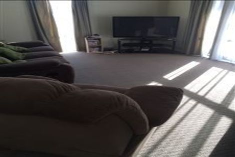 Photo of property in 22 De Quincey Terrace, Highland Park, Auckland, 2010