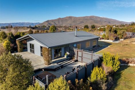 Photo of property in 16 Matukituki Crescent, Twizel, 7901