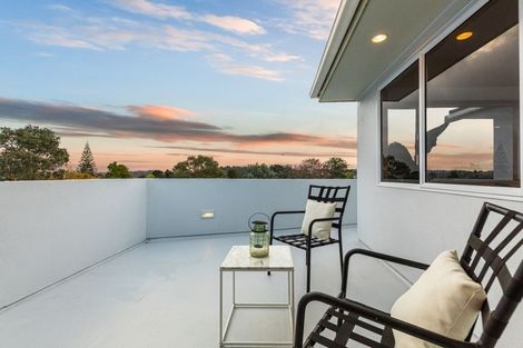 Photo of property in 10 Tamahere Drive, Glenfield, Auckland, 0629