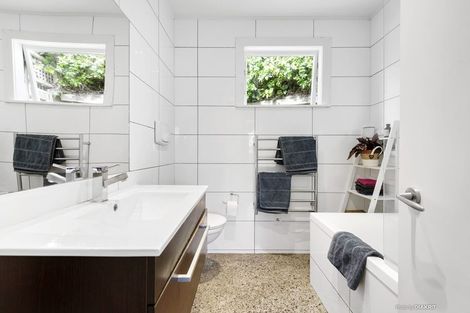 Photo of property in 4 Pembroke Road, Northland, Wellington, 6012