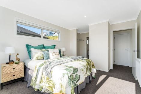Photo of property in 115a Queen Charlotte Drive, Aotea, Porirua, 5024