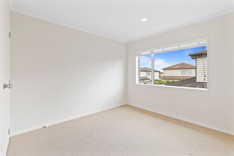Photo of property in 5 Reno Way, Flat Bush, Auckland, 2016