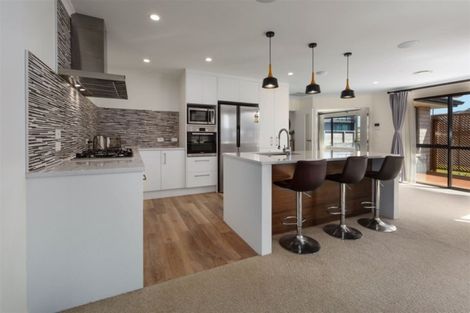 Photo of property in 82 Queen Charlotte Drive, Aotea, Porirua, 5024