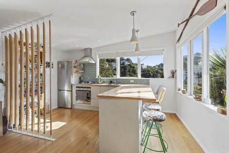 Photo of property in 25 Hungerford Road, Lyall Bay, Wellington, 6022