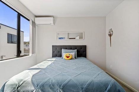 Photo of property in 42 Waihou Crescent, Albany Heights, Auckland, 0632