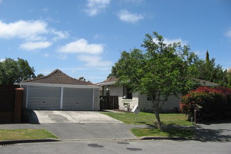 Photo of property in 8 Calbreath Place, Russley, Christchurch, 8042