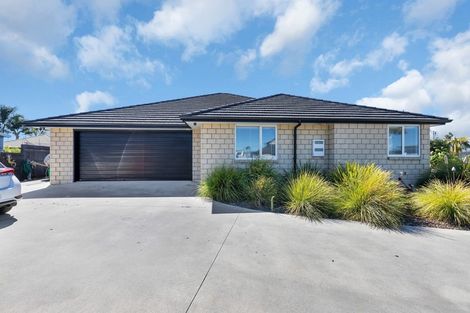 Photo of property in 4 Lanyard Place, One Tree Point, 0118