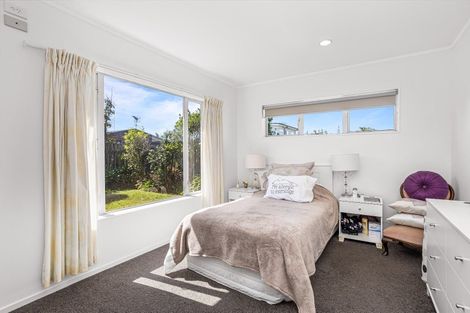 Photo of property in 2/10 Ross Crescent, Orewa, 0931