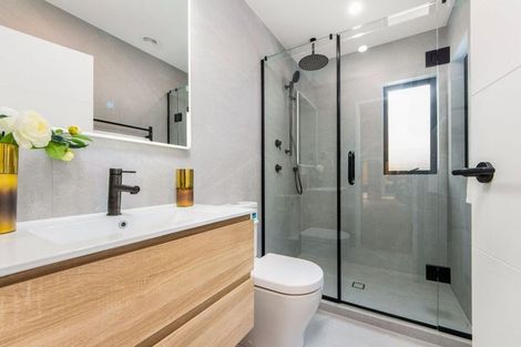 Photo of property in 25 Taipahitini Road, Rosehill, 2113