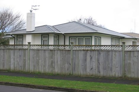 Photo of property in 1 Woodstock Place, Hokowhitu, Palmerston North, 4410