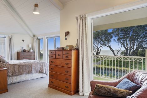 Photo of property in 1 Kawaroa Close, New Plymouth, 4310