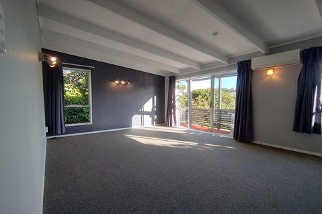 Photo of property in 5a Robert Street, Newlands, Wellington, 6037