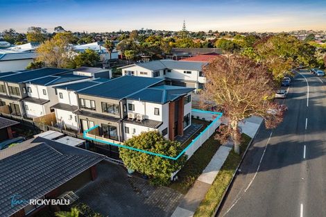 Photo of property in 43a Mirrabooka Avenue, Botany Downs, Auckland, 2010