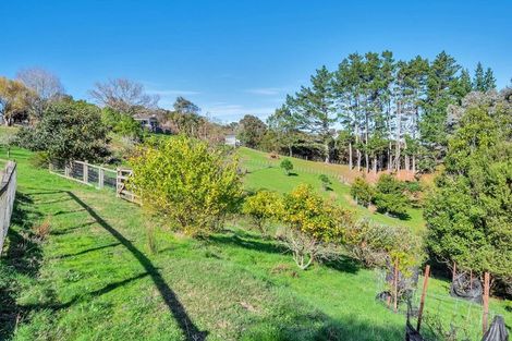 Photo of property in 215 Kaipara Road, Papakura, 2582