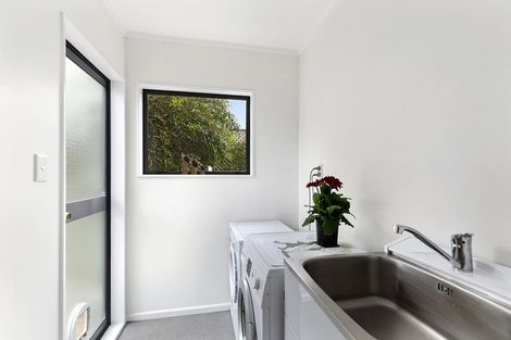 Photo of property in 5 Bayswater Place, Newlands, Wellington, 6037