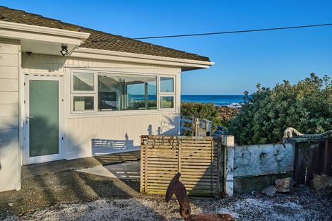 Photo of property in 443 The Esplanade, Island Bay, Wellington, 6023