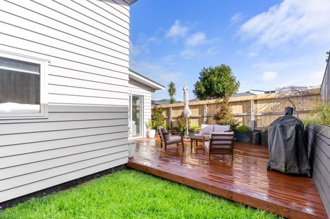 Photo of property in 8 Reserva Crescent, Kumeu, 0810