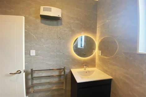 Photo of property in 1 Bendridge Street, Flat Bush, Auckland, 2019