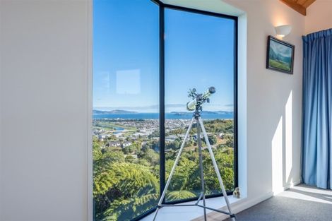 Photo of property in 100 Viewmont Drive, Harbour View, Lower Hutt, 5010